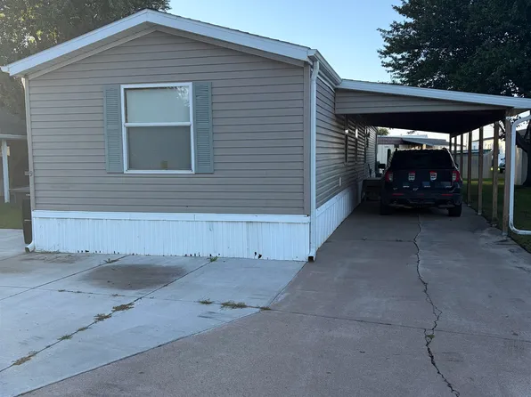 9 Durwood Ln, Hastings, NE 68901