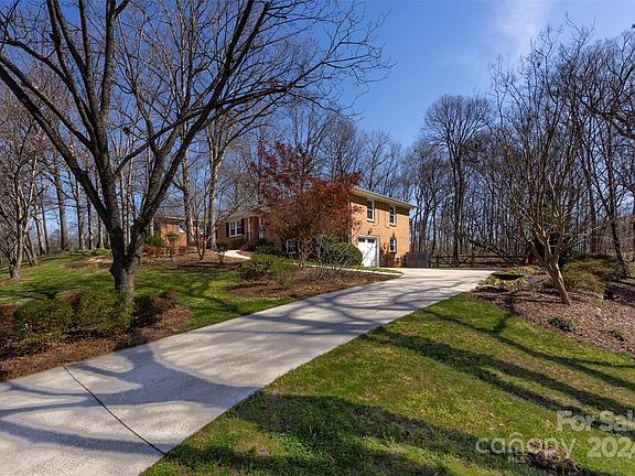 3rd image of 1814 Summerhill Dr