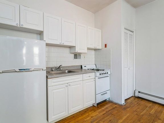 3rd image of 361 1st St APT 6