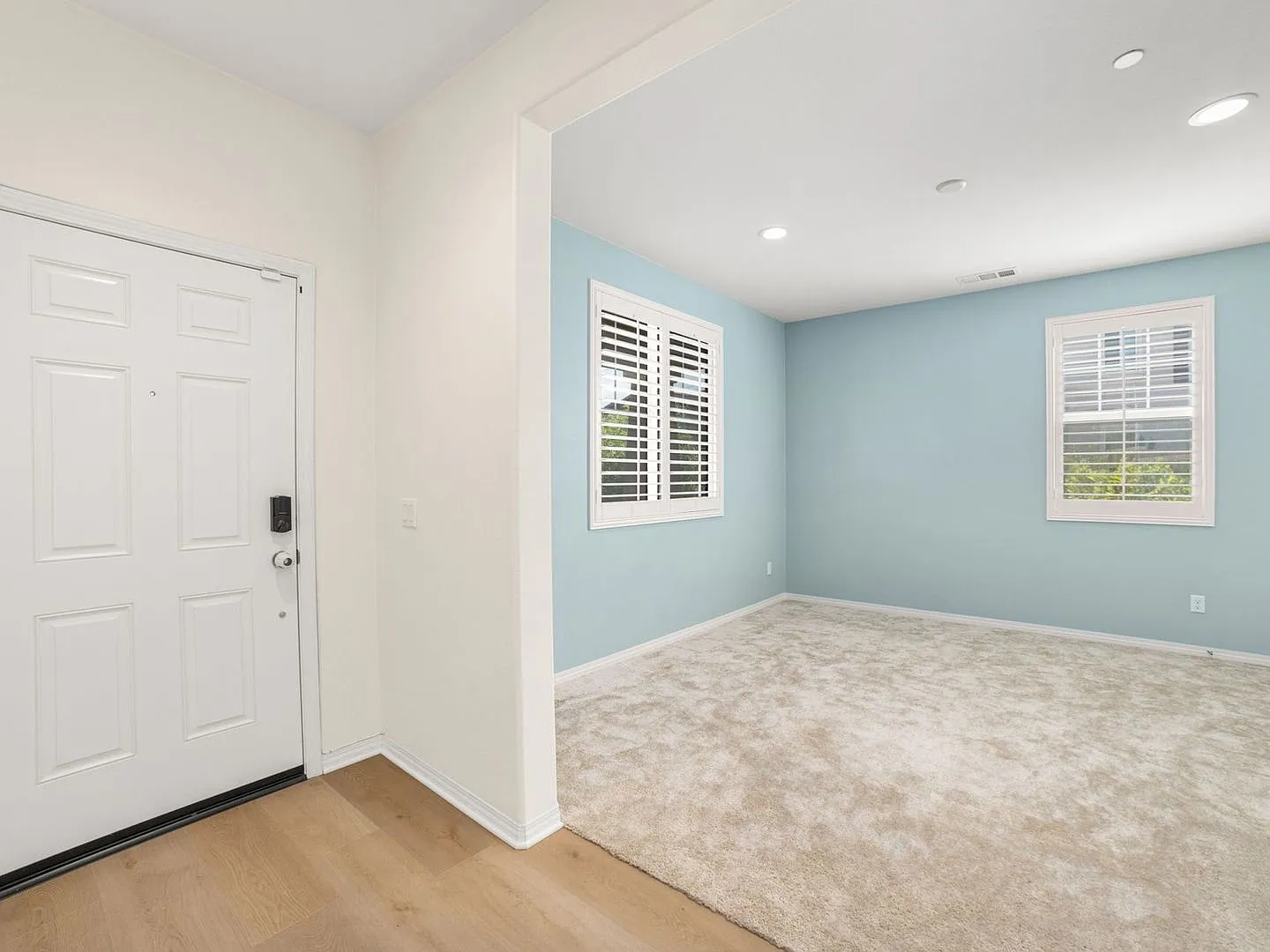 Like-New SFD in Fontana located in cul-de-sac — Photo 3