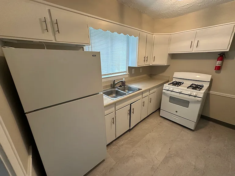 2886 Norwood St — Photo 2