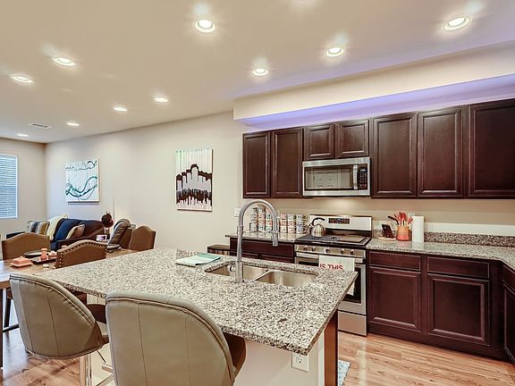 5th image of 4722 N Kittredge St #2
