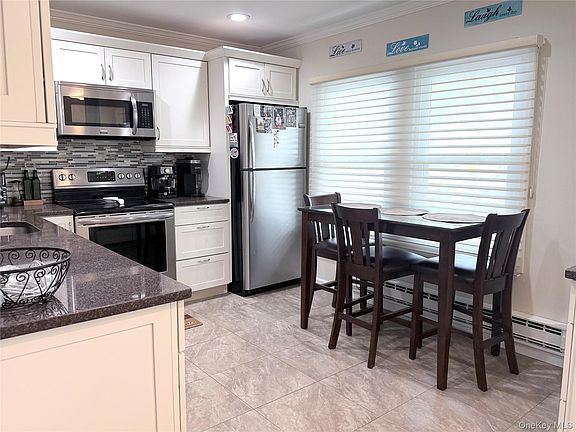5th image of 32 Hearthside Drive