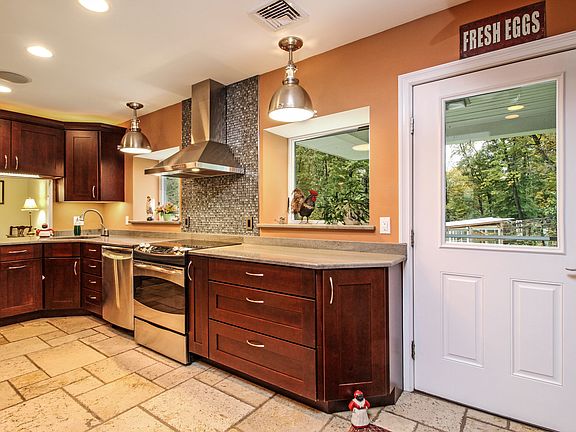 4th image of 1587 Morningview Dr
