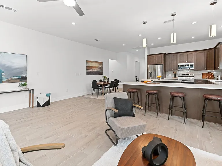 344 Colovista Pkwy — Photo 4