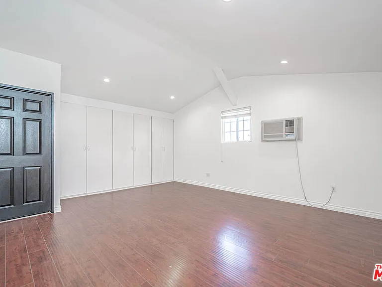 20746 Clarendon St — Photo 52