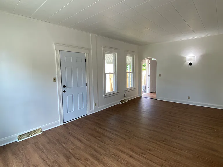 811 Willard St — Photo 4