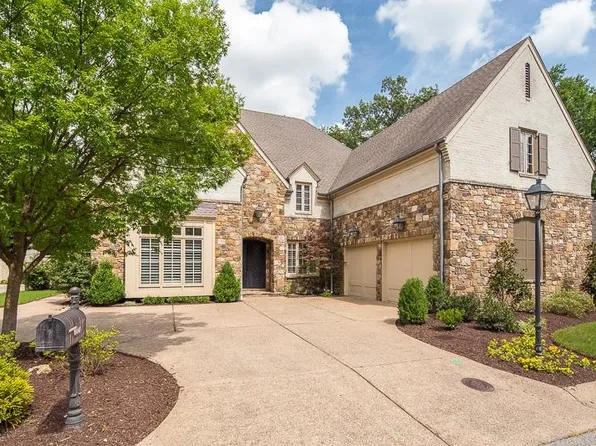 884 Drake Manor Cv, Memphis, TN 38117