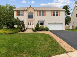 15 Western Ave, Edison, NJ 08817