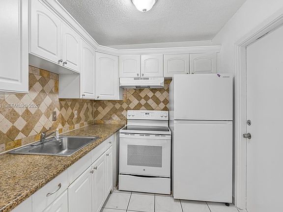 2nd image of 2775 Taft St