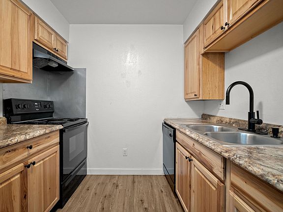 5th image of 1535 Poplar Dr #20