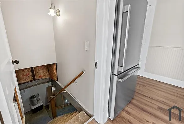 220 Clay St — Photo 16