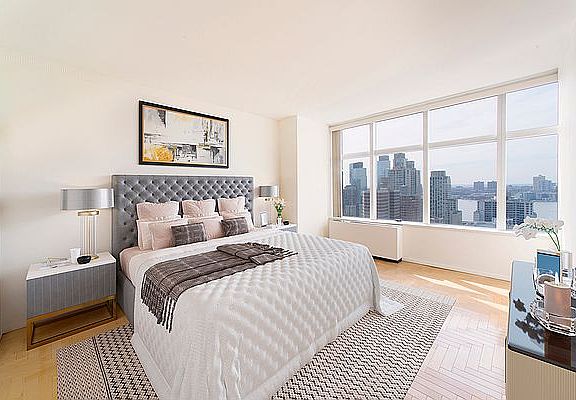 3rd image of 160 W 66th St APT 25A