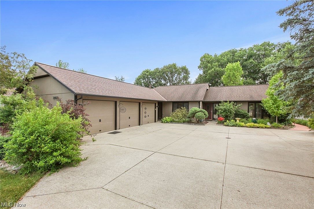 21455 Meadows Edge Ln, Strongsville, OH 44136 Zillow