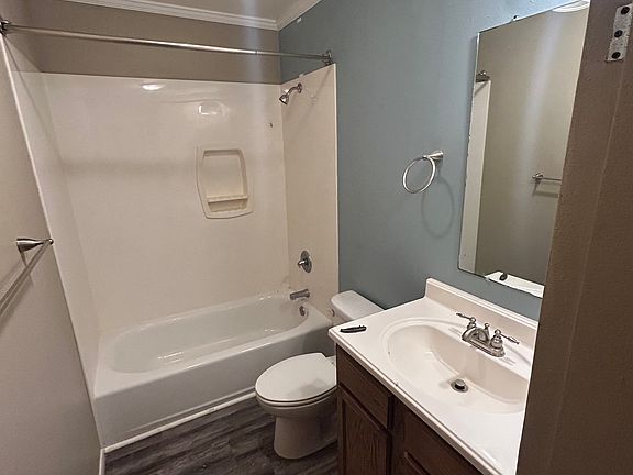 5th image of 301 N 11th St