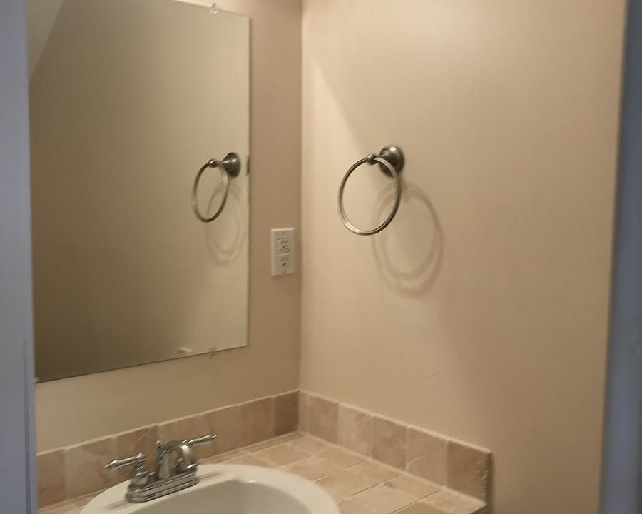 1st image of 590 Royal Oak Dr APT 10
