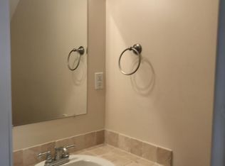 590 Royal Oak Dr APT 10, Pass Christian, MS 39571