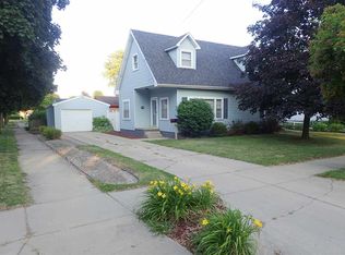 115 Scheurmann St, Essexville, MI