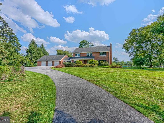 2nd image of 2617 Mount Carmel Rd