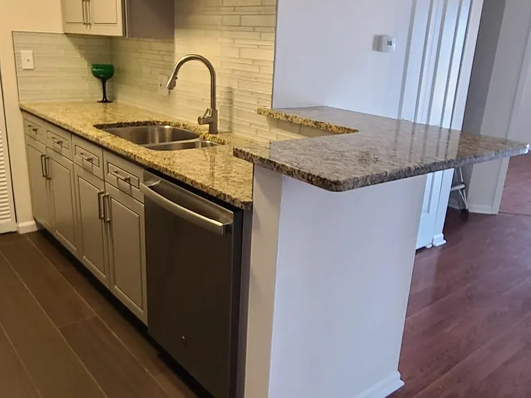 611 Hapsfield Ln #303 — Photo 6