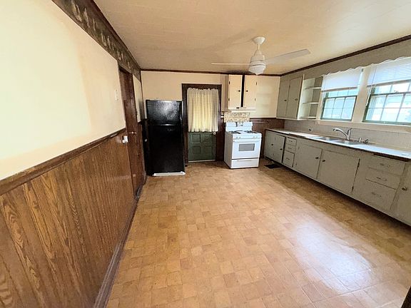 5th image of 820 S 10th St
