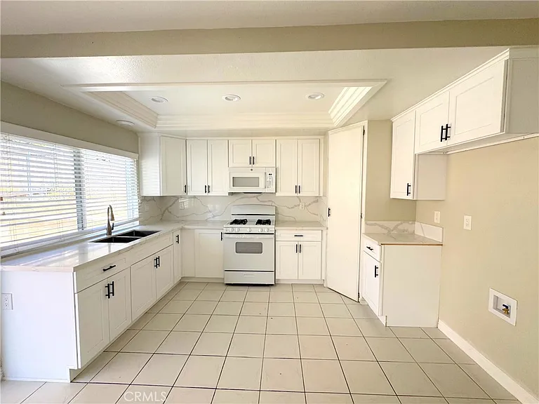 3243 Algonquin Ln — Photo 10