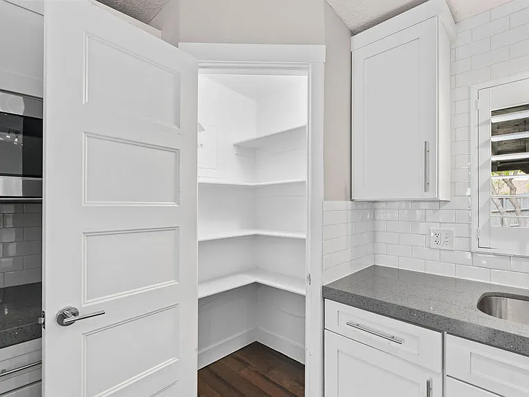 3395 E Larchmont Dr — Photo 20