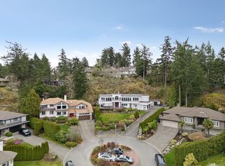1087 Totemwood Ln, Saanich, BC V8X 5E3
