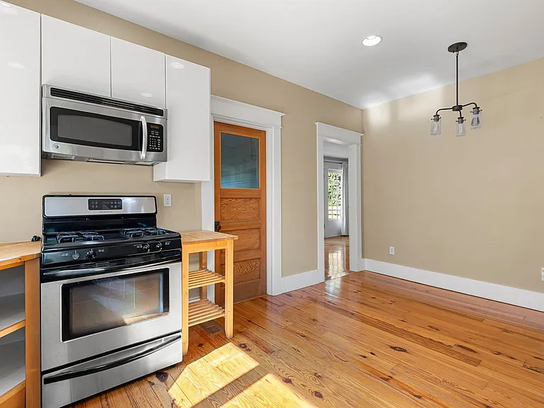 2047 N Sumner St — Photo 5