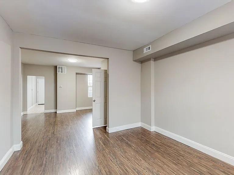 2867 Mayfield Ave — Photo 4