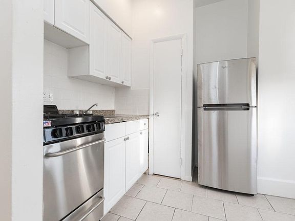 3rd image of 425 S Carlisle St APT 4C