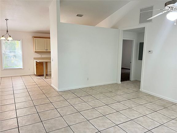3rd image of 525 37th Ave