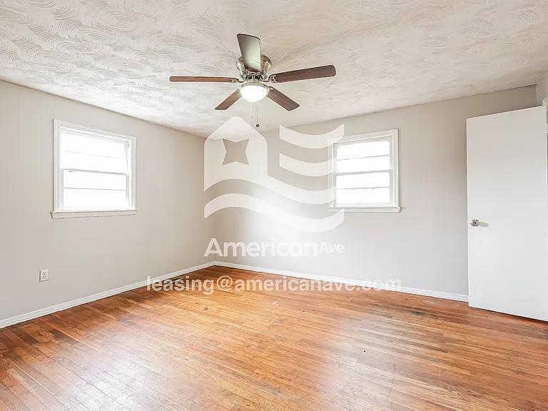 16293_008_main_bedroom_8.jpg