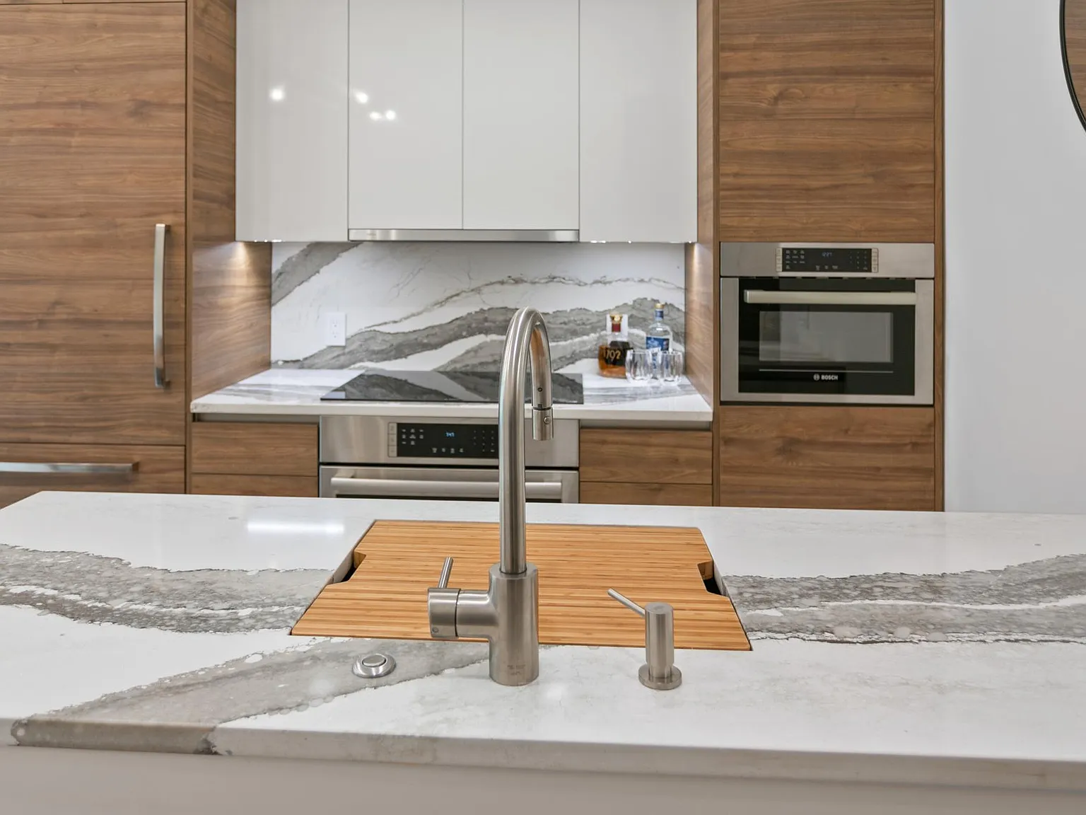2 bed, 990 sqft, $5,500 — Photo 3