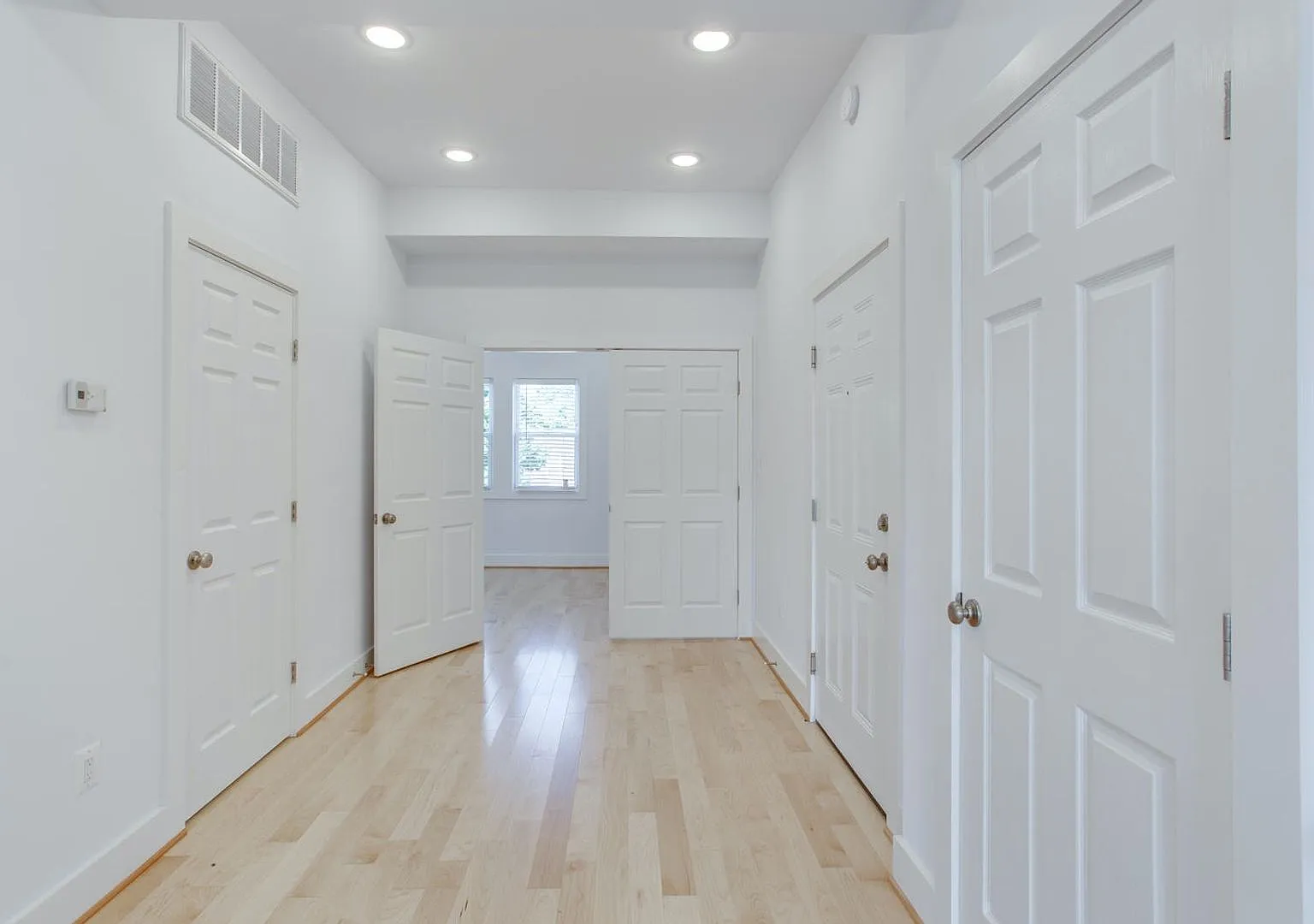 The Danielle Condominums — Photo 3