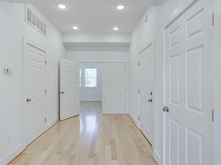 851 19th St NE — Photo 3