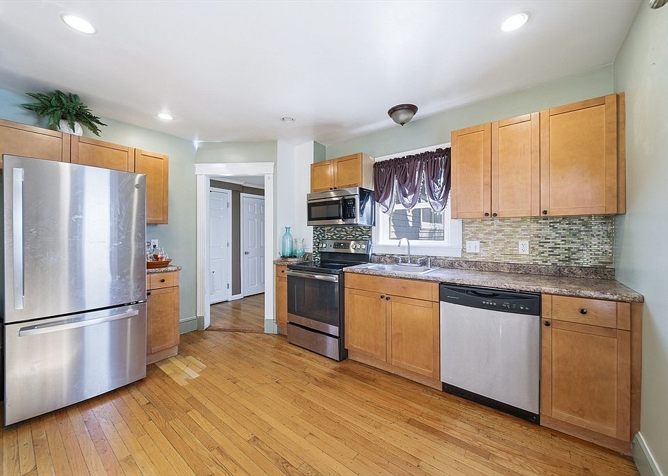 1st image of 12 Eade St