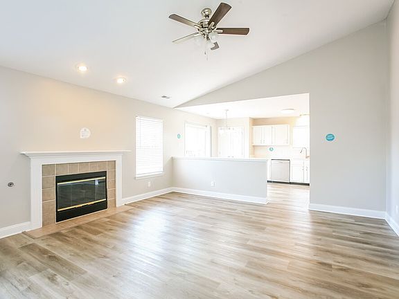 5th image of 1015 Redwood Dr