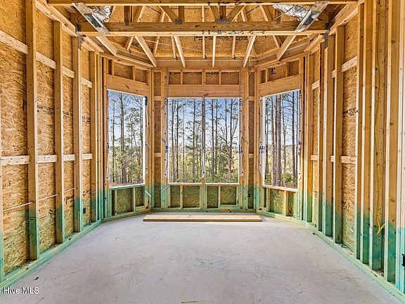 4th image of 726 Cedarhurst Drive SE