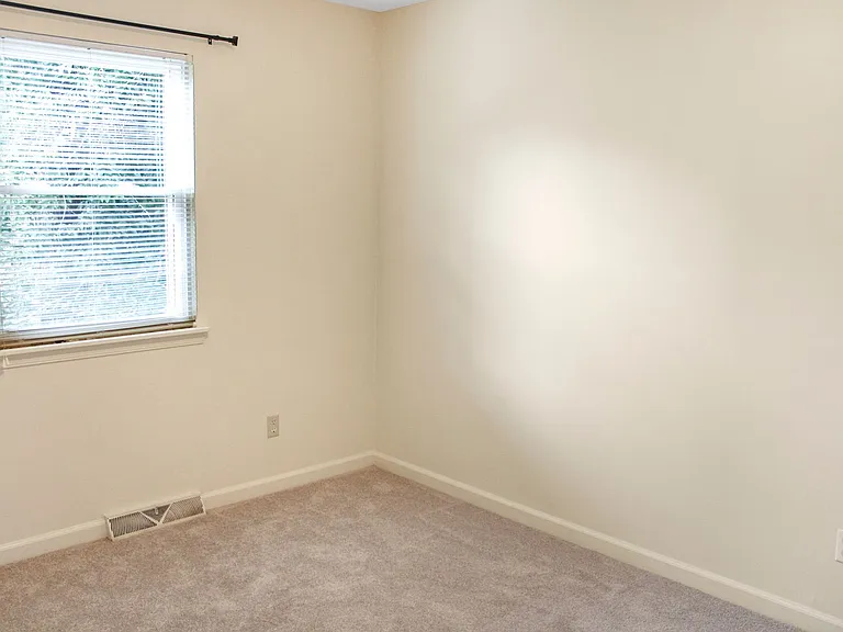 2455 Whitney Ct — Photo 8