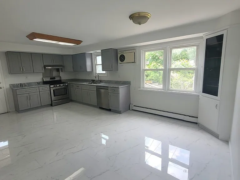 360 New York Ave #1 — Photo 5