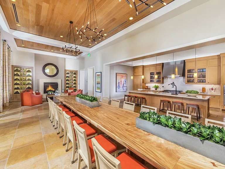 Los Olivos at Irvine Spectrum — Photo 17