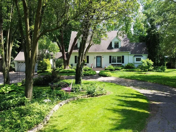 38283 Applewood St, Clinton Township, MI 48036