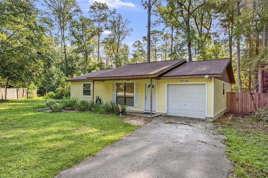 3 bed, 2.0 bath, 1245 sqft, $2,200 — Photo 2