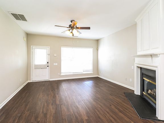 5th image of 2728 Wingdale Dr