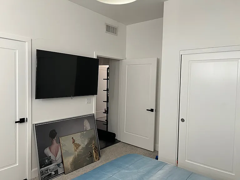 300 E 4th St #402 — Photo 53