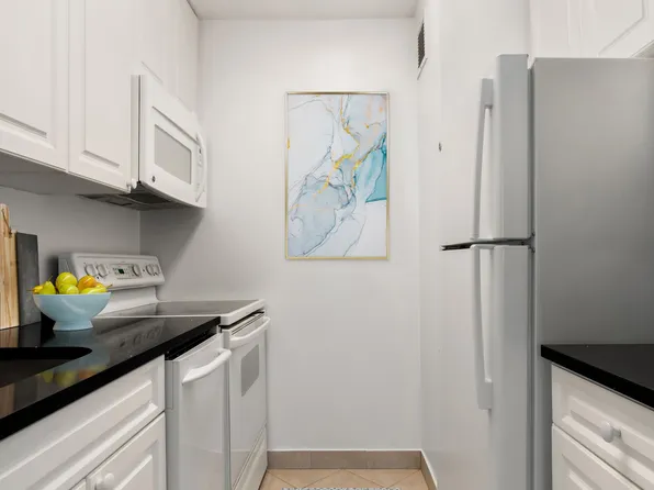 211 West 56th Street image 3 of 10