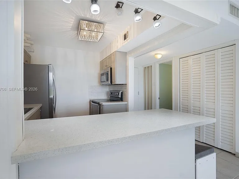6900 Bay Dr #3H — Photo 3