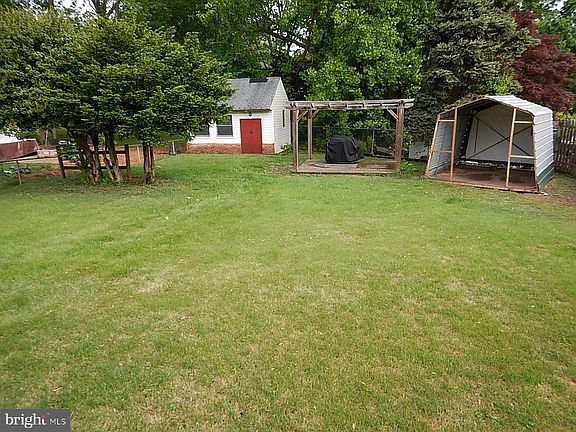 3rd image of 202 Murgate Ln