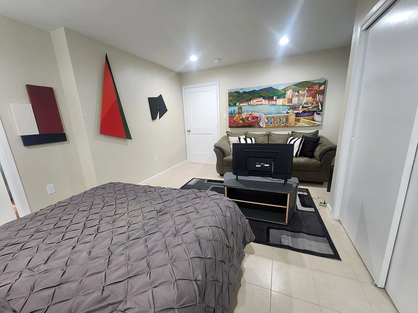 2 bdr 2 bath kitchen fully furnished apartment with private entrance in quiet neighborhood in Alb... — Photo 4
